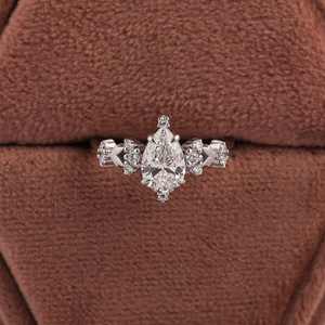 Bague de fiançailles en or rose jaune blanc massif avec diamant taille poire avec sertissage Muse Alliance de mariage en diamant cultivé en laboratoire à la mode - Product Image 2