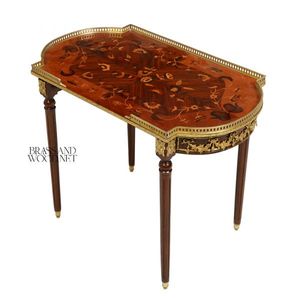 Ensemble de tables gigognes classiques de luxe avec incrustations en bois faites à la main et détails en laiton pour une décoration intérieure élégante - Product Image 2