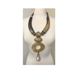 Collier pendentif en corne de buffle de couleur naturelle pour taille personnalisée prix bon marché avec Offre Spéciale fait main - Product Image 2