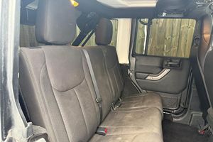 Jeep Wrangler Unlimited Sport 4x4 V6 2017 Usado, Potencia V6, Tracción en las Cuatro Ruedas, Color Gris Granito Cristalizado, Modificaciones Todoterreno - Product Image 5