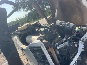 Tractor de Ruedas B-O-B-C-A-T BCA24 Usado del 2005 con Motor y Caja de Cambios, Listo para Entregar - Product Image 5