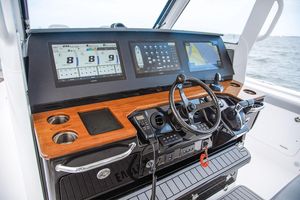 PRIX RÉDUIT pour le Everglades 395 2025 à console centrale, LÉGER, HAUTE EFFICACITÉ, PRÊT À ÊTRE EXPÉDIÉ DANS LE MONDE ENTIER - Product Image 2