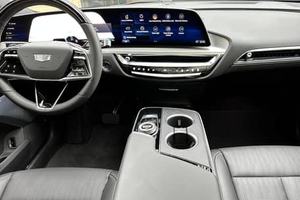 2023 LIRIQ AWD Double Lithium R18 Vagoneta de Cuero con Techo Panorámico, Portaequipajes de Aleación de Aluminio, 6 Asientos - Product Image 4