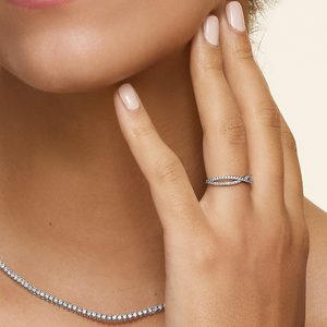 แหวนดีไซน์แบบมินิมอลทำจากเงินสเตอร์ลิง925พร้อมเพชรมอสซาไนท์สว่างสำหรับใช้ในชีวิตประจำวันจากอินเดีย - Product Image 2