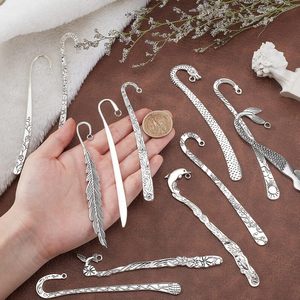 Certains les utilisent comme base pour des breloques ou pendentifs de style bijoux faits à la main, ou même comme petits cadeaux décoratifs. - Product Image 4