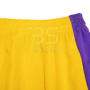 Uniforme de basket-ball en polyester durable, tissu à mailles respirantes avec logo de l'équipe imprimé, uniforme de basket-ball sublimé - Product Image 4