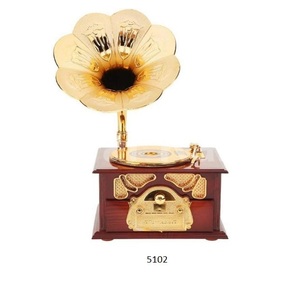 Gramophone musical vintage décoratif en laiton antique pour décor de bureau à domicile idée cadeau pièce maîtresse - Product Image 1