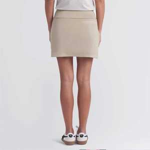 กระโปรงกอล์ฟสำหรับผู้หญิงติดฉลากและแพ็กได้ตามต้องการพร้อมผ้าพรีเมี่ยมทรงพอดีและขายส่งจำนวนมาก - Product Image 2