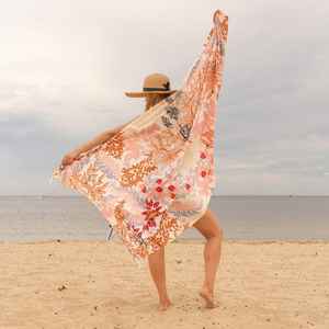 Pareo de Algodón 100% Ligero Estilo Boho con Estampado de Mono Blanco Cereza - Product Image 1