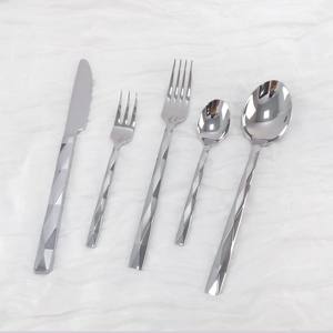 Vaisselle au design unique Cuillère en métal Fourchette Couteau Logo personnalisé Disponible à un prix raisonnable Ensemble de couverts en argent pour événements et fêtes - Product Image 3