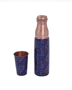ขวดน้ำทองแดงดีไซน์เป็นเอกลักษณ์ภาชนะใส่เครื่องดื่มคุณภาพสูงพร้อมพิมพ์สติกเกอร์สีน้ำเงินลายดอกไม้พร้อมถ้วยน้ำดื่ม - Product Image 2