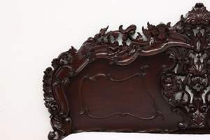 Marco de cama Ayana hecho de madera de caoba de alta calidad con tallado a mano y diseño ecológico clásico para uso en dormitorios interiores - Product Image 5