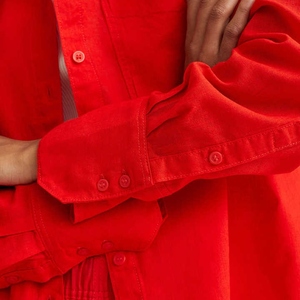 Camisas de manga larga florales para mujer al por mayor, tela suave de calidad superior, ajuste personalizado, cuello vuelto, diseño de moda informal OEM ODM - Product Image 3