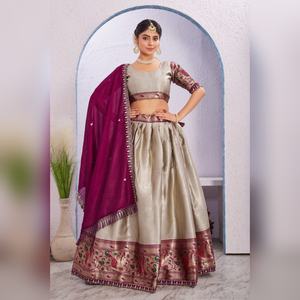 Lehenga Choli de Novia Estilo Indio Pakistaní, Bordado Pesado, Seda, Fiesta de Bodas, al por Mayor y Barato - Product Image 4