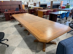 Mesa de Conferencia para 12 Personas con Acabado en Madera de Roble - Product Image 6