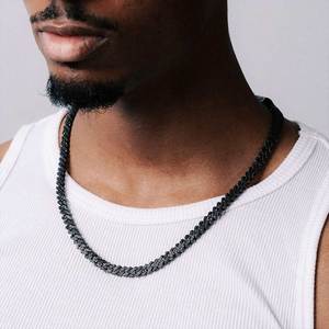 Cadena Cubana de Oro Negro de 14K con Moissanita Negra de 8MM para Regalo - Product Image 4