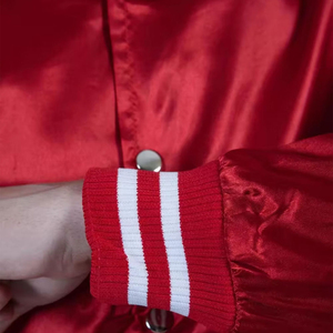 Chaquetas universitarias de satén de seda de alta calidad para hombres Nueva llegada Chaqueta de satén de moda para exteriores con botones rojos personalizados para hombres - Product Image 6