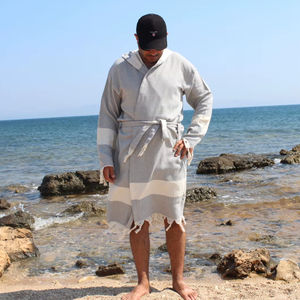 Bata de baño de microfibra con patrón tejido de diamante turco Beige para el hogar o el hotel para mujeres y hombres, Incluye juego de baño - Product Image 1