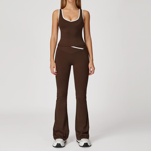 Ensemble de yoga femme effet seconde peau, design tendance, débardeur col en V et leggings évasés en V, 2 pièces, tenue de sport et de gym, vente en gros personnalisée - Product Image 6