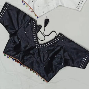 Tradicional Gujarati Partywear Blusa bordada Tela de algodón Estilo de moda con patrón de Impresión y diseño trasero - Product Image 1