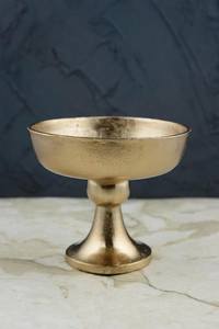 Cuenco de latón indio tradicional con patrones de loto grabados y aspecto artesanal adecuado para rituales de Pooja o artículos de regalo - Product Image 6