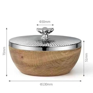 Plat à gratin rond élégant en bois avec couvercle argenté design, bol moderne pour service de table et cadeaux - Product Image 6
