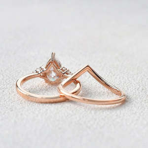 ชุดแหวนแต่งงานมออิสซาไนต์ตัดลูกแพร์ของผู้หญิงเน้นข้างเครื่องประดับที่หรูหราและทนทาน - Product Image 3