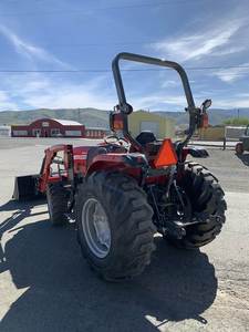 2023 Massey Ferguson 1825E Tractor Compact Power para una agricultura versátil - Product Image 3