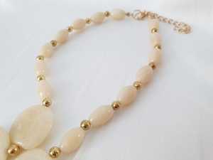 Collier en résine Coquillage personnalisé Couleur et taille Perles en résine faites à la main Unique ultra brillant Origine indienne - Product Image 2