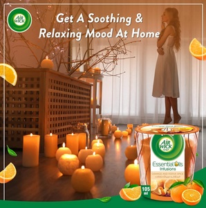 Vela aromática Air Wick Essential Oils Infusion con aroma a naranja y especias festivas en vaso de vidrio de 105 g - Product Image 6
