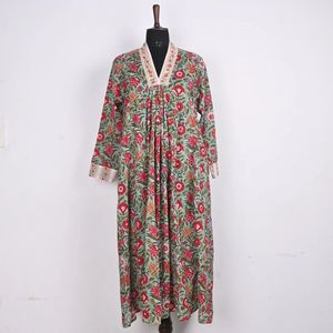 Robe longue en coton imprimé à la main, style bohème, longueur genou, design personnalisé, vêtements décontractés, taille XS, durable, lavable - Product Image 1