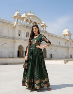 Nouvelle tendance vestimentaire élégante, robe en soie douce avec travail de tissage en zari cuivre et or, achat en ligne en Inde, exportateur de mode féminine - Product Image 2