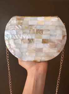 Pochette en mosaïque de nacre faite à la main, incrustation multicolore, sac à main moderne écologique pour femme, pour les événements formels, les mariages, la Saint-Valentin - Product Image 3