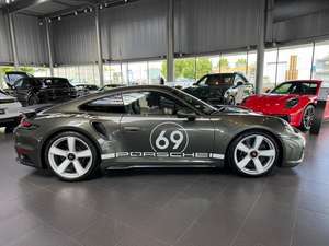 รถ SUV ปี 2025 รุ่น 911 Turbo 50 Years หลังใช้งานมาแล้ว สภาพดี หลังคาคาร์บอนน้ำหนักเบา เครื่องยนต์เบนซิน 4.1-6 ลิตร 650 แรงม้า ล้อแม็ก R20 ระบบสันดาปภายในแบบ Dark - Product Image 3