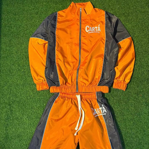 Conjunto de pantalones cortos cortavientos para hombre, pantalones cortos de gimnasio de nailon más vendidos con chaqueta de manga larga con cremallera, conjunto de dos piezas hasta la rodilla - Product Image 1