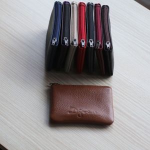 Pochette en cuir classique de poche portefeuille à fermeture éclair artisanale pour pièces de monnaie et essentiels faits à la main d'Indonésie - Product Image 3