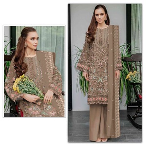 Costume de palazzo pakistanais classique avec travail de séquence de broderie et travail manuel Khatli détaillant une tenue parfaite pour les fêtes de mariage - Product Image 1