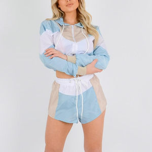 Ensemble court coupe-vent à capuche pour femme, taille personnalisée/couleur imprimée, ensemble court coupe-vent à sublimation - Product Image 4