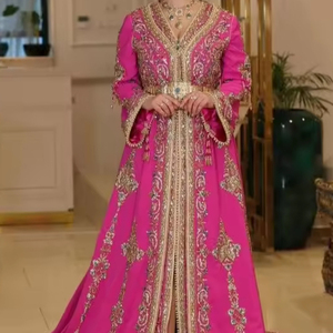 ÉLÉGANTE BRODERIE SUR BELLE ROBE MAROCAINE ROSE AVEC PERLES DE VERRE EN CRISTAL, FILS, PERLES, DABKA WORK @ 2024 - Product Image 1