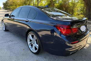 BMW 750i xDrive Luxury Executive AWD Comfort EliteDrive PremiumCraft ModernPresence Usado del 2015 en Venta - Product Image 3