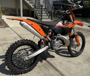 พร้อมขับขี่ - รถมือเดียว ปี 2009 K T M 200 XC-WWSS - Product Image 1