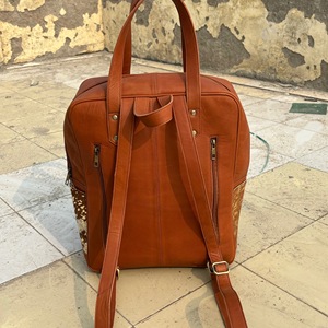 Sac à dos en cuir de vachette avec fourrure animale Pochette et fermeture à glissière Sac à dos confortable avec bandoulière - Product Image 5