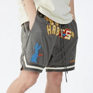 Short en maille respirant et cousu pour hommes personnalisé OEM avec poche zippée de haute qualité style décontracté et broderie de motifs - Product Image 4