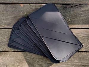 Carteras de talonario de chequera de cuero genuino con escotilla cruzada, monederos con tarjetero para billetes, hechos en Pakistán - Product Image 2