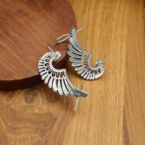 Boucles d'oreilles pendantes bohèmes en laiton, unisexes, élégantes, ailes d'ange, manchette d'oreille supérieure, cadeau de fête catholique pour petite amie - Product Image 4