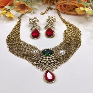 Ensemble de collier de créateur traditionnel de haute qualité avec finition dorée avec boucles d'oreilles pour la collection de vêtements de mariage pour femmes et filles - Product Image 2