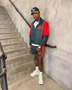 ชุดวอร์มกันลมสองชิ้นผ้าไนลอนโพลีเอสเตอร์ชุดวอร์มสำหรับผู้ชายชุดวอร์มแบบกำหนดเอง - Product Image 3