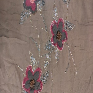 Tissu Georgette de soie brodé à la main exclusif - Product Image 1