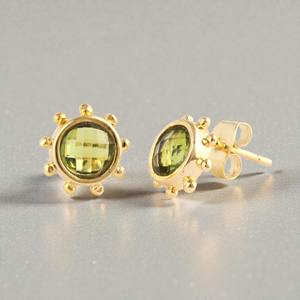 Boucles d'oreilles clous en argent sterling 925 avec pierre précieuse en péridot de 6 mm - Clous fantaisie plaqués or - Fournisseur de bijoux faits à la main en gros - Product Image 1