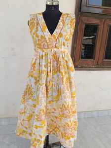 ชุดเดรสผ้าฝ้ายอินเดียพรีเมียมสำหรับผู้หญิง พร้อมลายพิมพ์บล็อกมือลายป่า บนผ้าเนื้อนุ่มสบายเป็นธรรมชาติ สำหรับขายส่งจำนวนมาก - Product Image 4